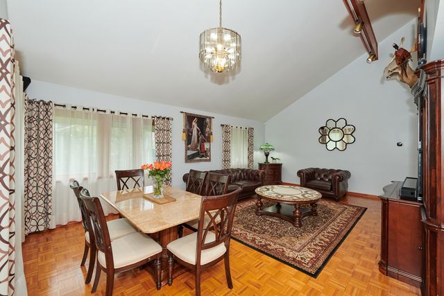 9041 DELPHIA Avenue, Des Plaines, IL 60016