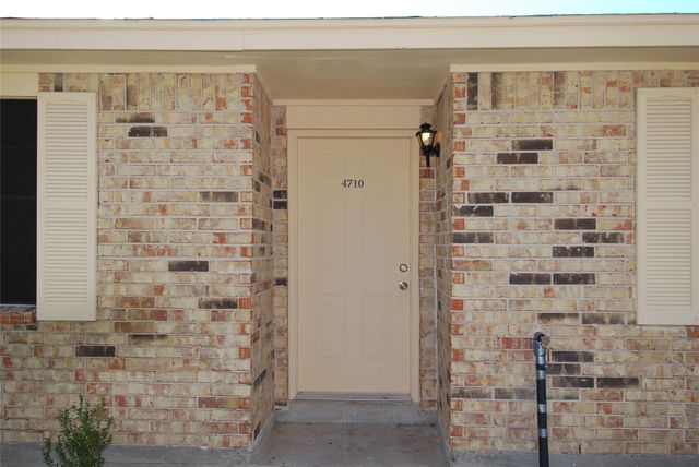 4710 Pine Street, Seabrook, TX 77586