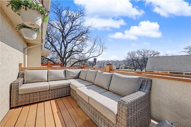 10952 Bradshaw Street, Overland Park, KS 66210