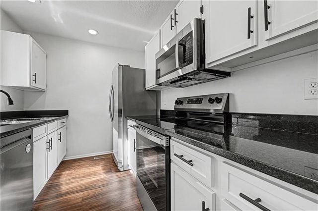 10952 Bradshaw Street, Overland Park, KS 66210