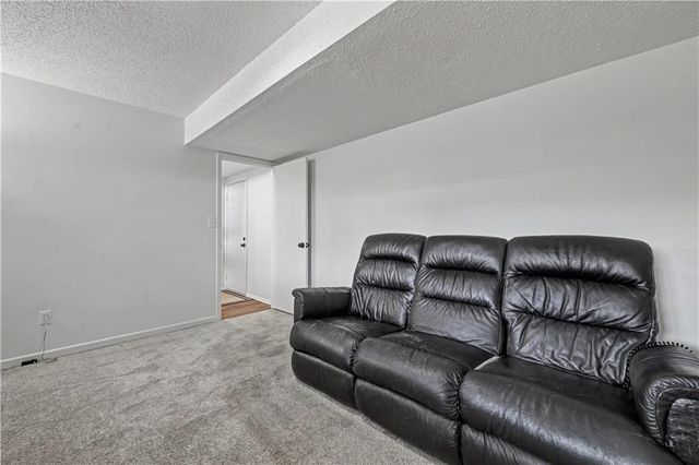 10952 Bradshaw Street, Overland Park, KS 66210