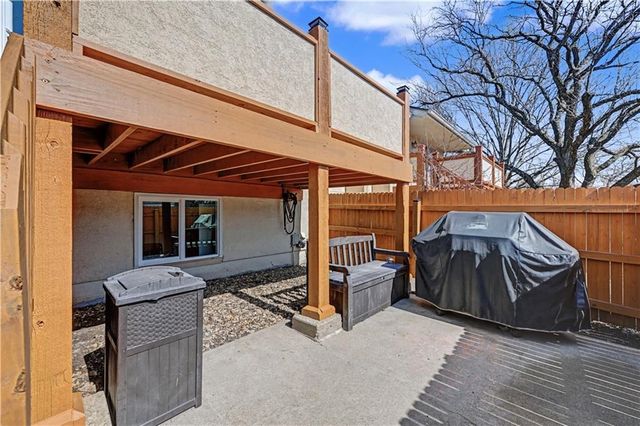 10952 Bradshaw Street, Overland Park, KS 66210