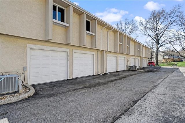 10952 Bradshaw Street, Overland Park, KS 66210