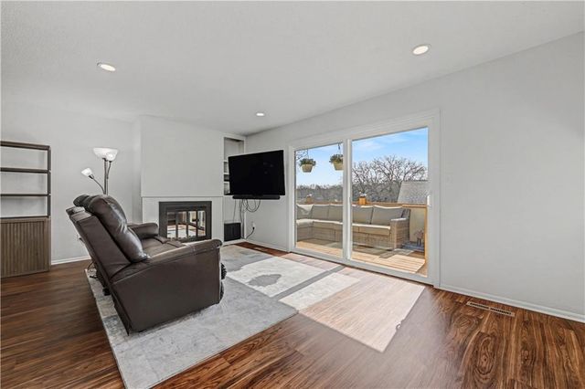 10952 Bradshaw Street, Overland Park, KS 66210