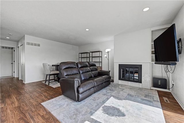 10952 Bradshaw Street, Overland Park, KS 66210