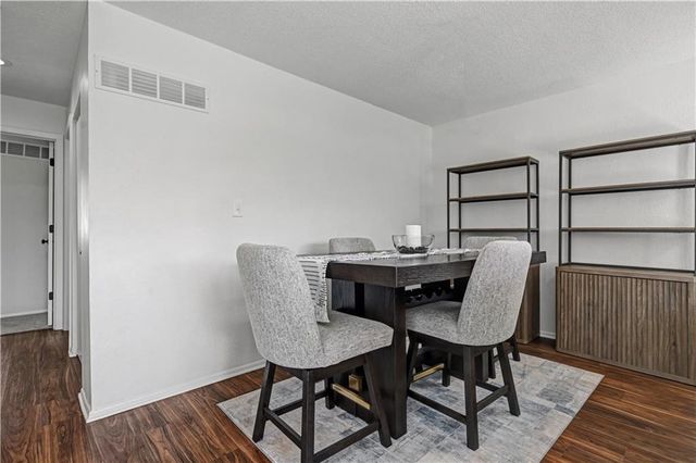 10952 Bradshaw Street, Overland Park, KS 66210