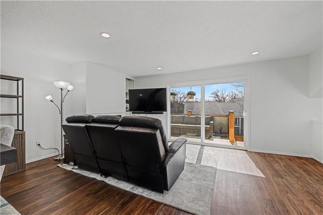 10952 Bradshaw Street, Overland Park, KS 66210