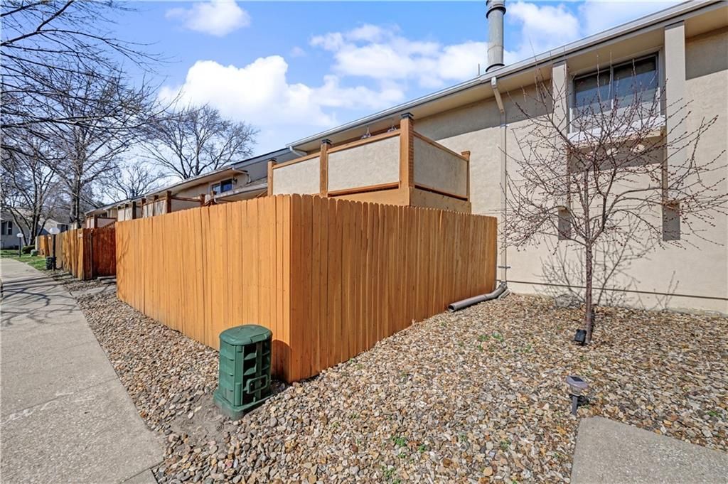 10952 Bradshaw Street, Overland Park, KS 66210