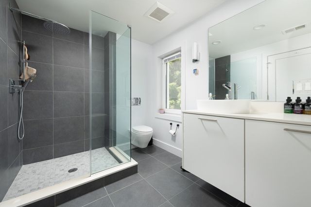 49 Powisset St, Dover, MA 02030