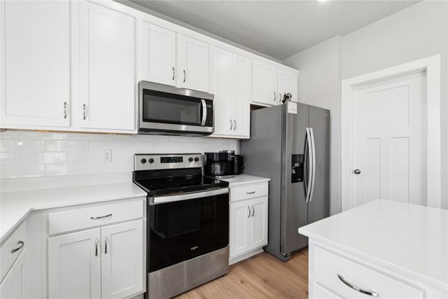 801 Fountain View Drive, Pella, IA 50219