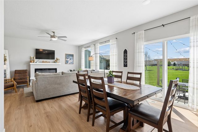 801 Fountain View Drive, Pella, IA 50219