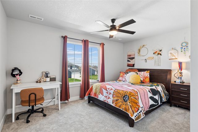 801 Fountain View Drive, Pella, IA 50219