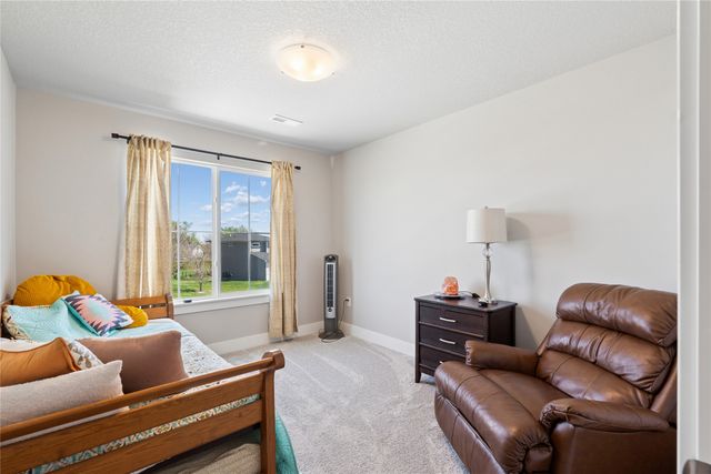 801 Fountain View Drive, Pella, IA 50219