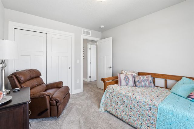 801 Fountain View Drive, Pella, IA 50219