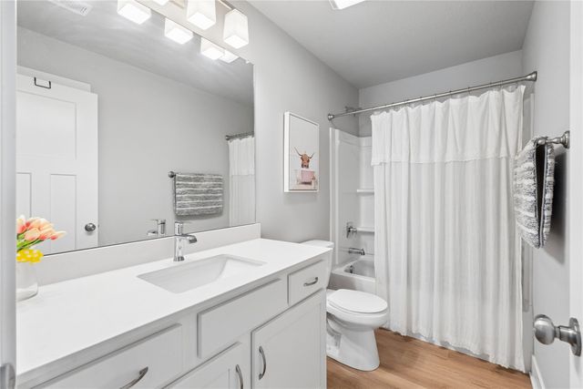 801 Fountain View Drive, Pella, IA 50219