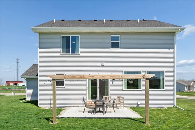 801 Fountain View Drive, Pella, IA 50219