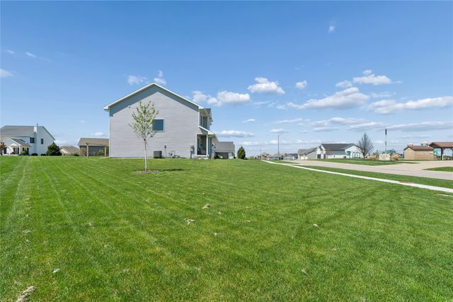 801 Fountain View Drive, Pella, IA 50219