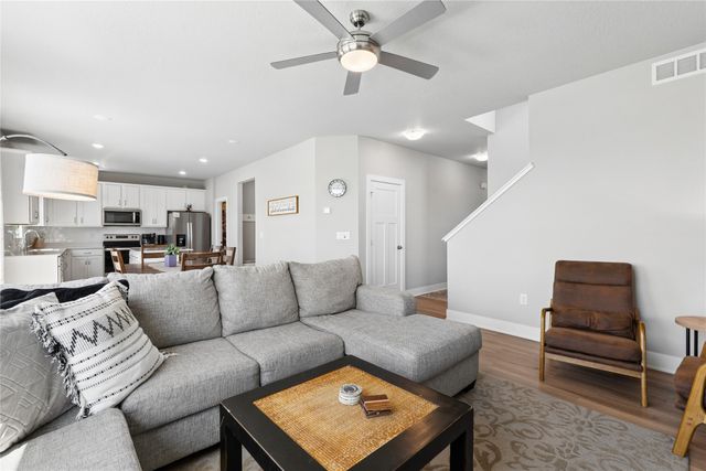 801 Fountain View Drive, Pella, IA 50219