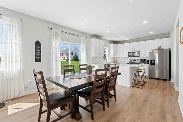801 Fountain View Drive, Pella, IA 50219