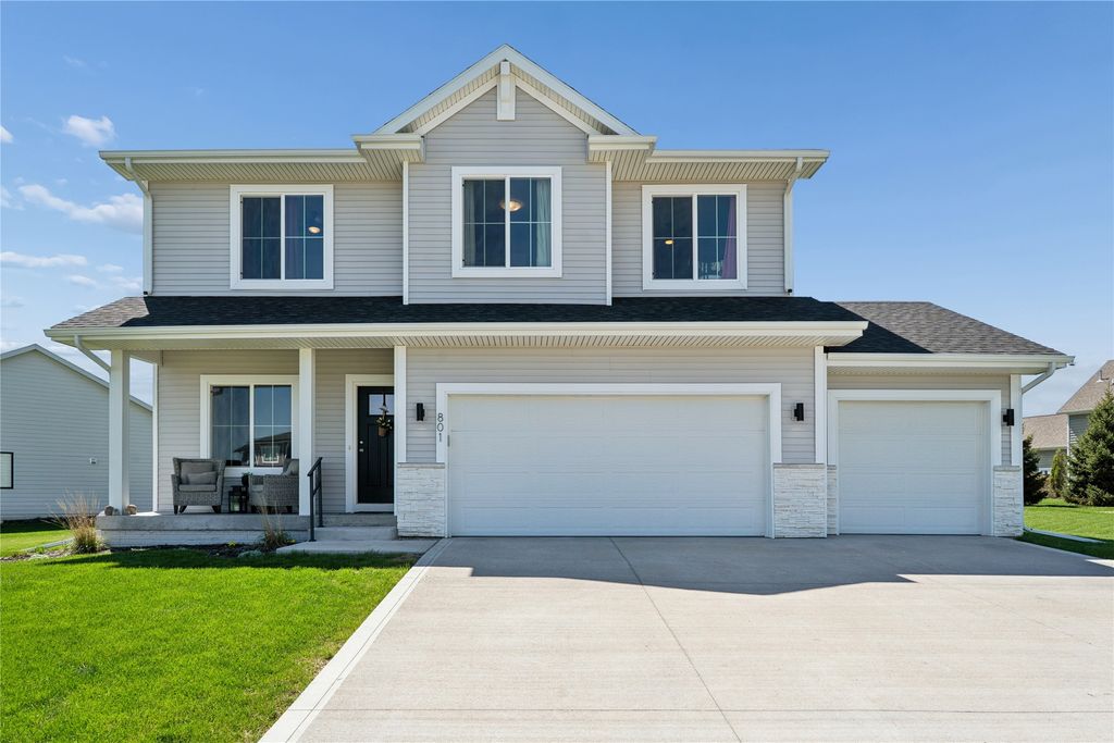 801 Fountain View Drive, Pella, IA 50219