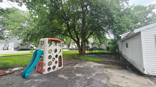 1655 Lyon Street, Port Huron, MI 48060