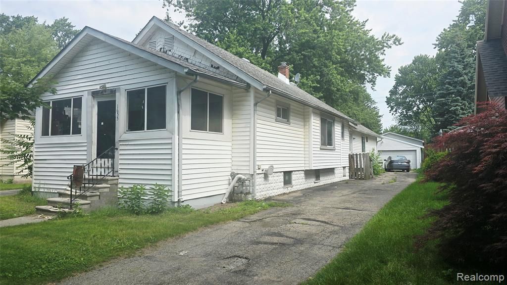 1655 Lyon Street, Port Huron, MI 48060