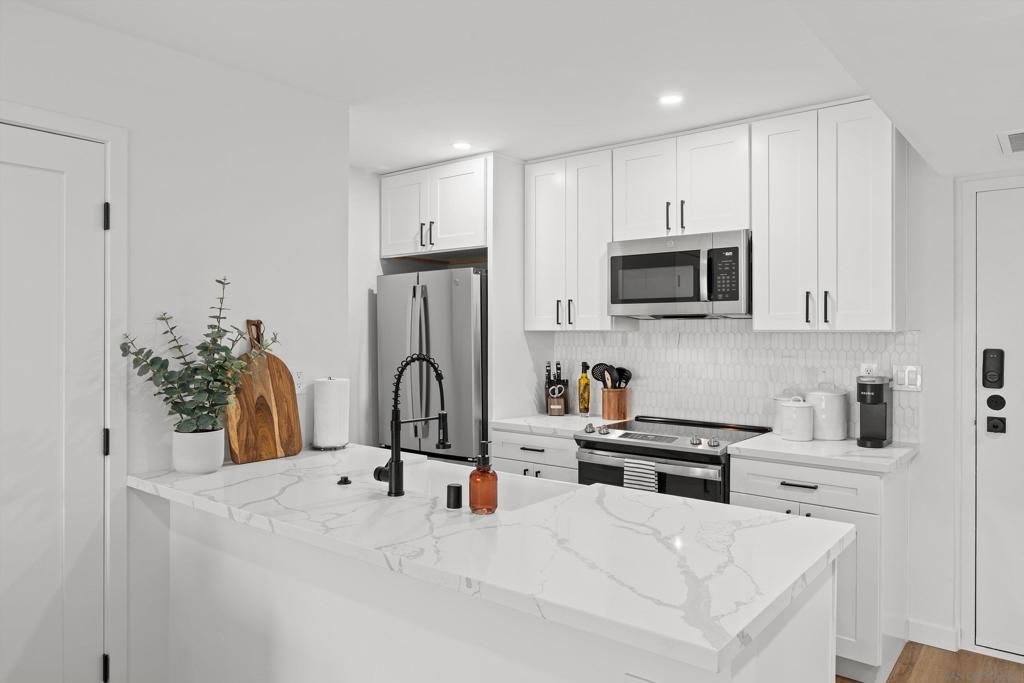 Image 3 of property listing at 6111 Rancho Mission Rd 313, San Diego, CA 92108