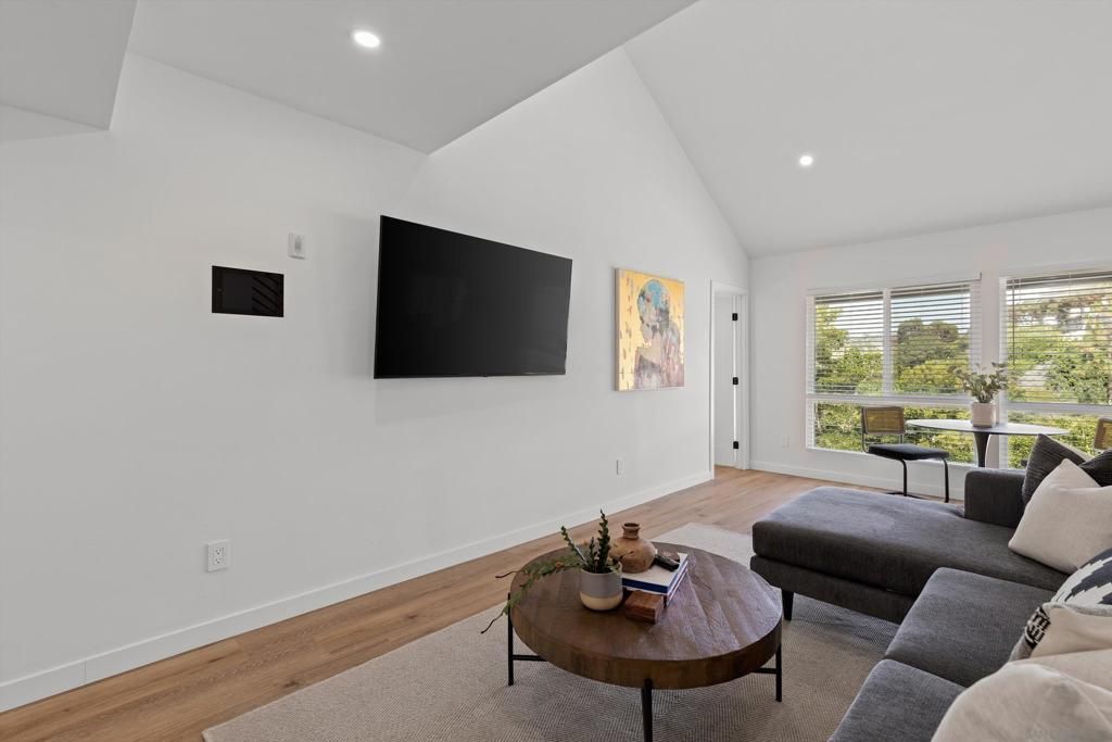 Image 4 of property listing at 6111 Rancho Mission Rd 313, San Diego, CA 92108