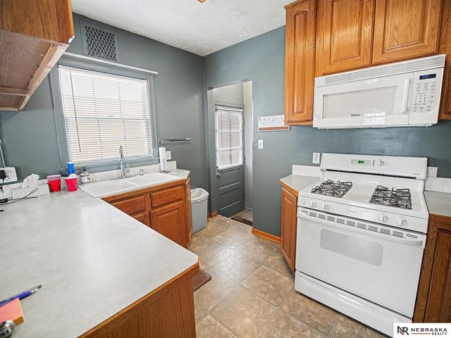 2627 B Street, Lincoln, NE 68502