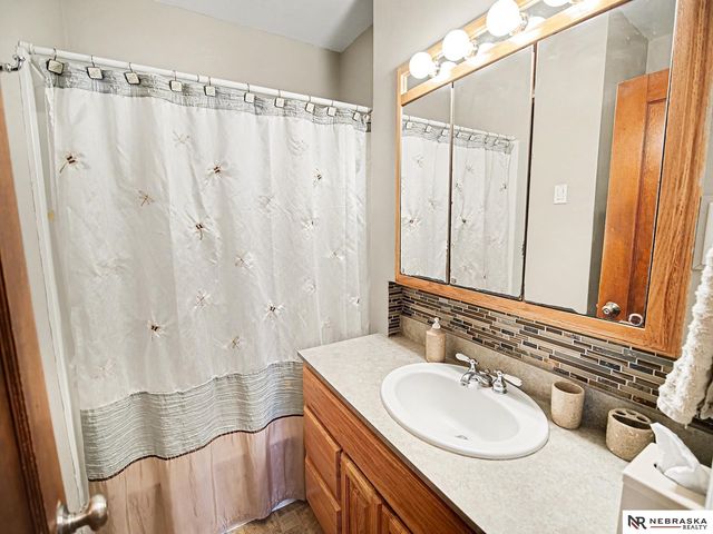 2627 B Street, Lincoln, NE 68502