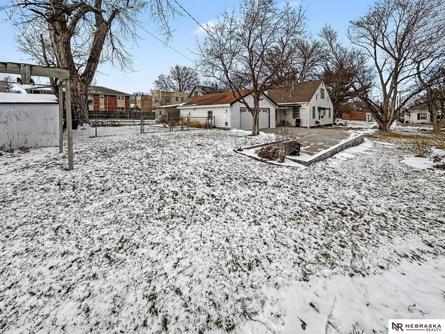 2627 B Street, Lincoln, NE 68502