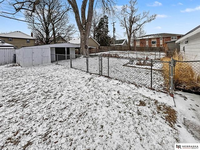 2627 B Street, Lincoln, NE 68502