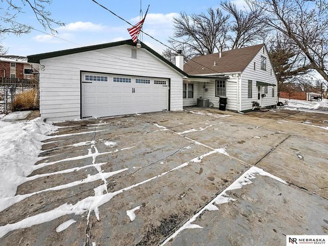 2627 B Street, Lincoln, NE 68502