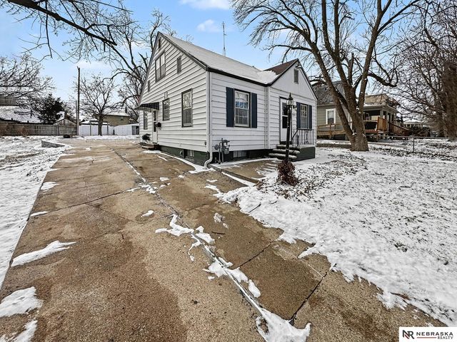 2627 B Street, Lincoln, NE 68502