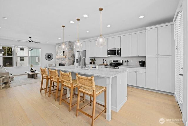 16 160th Place SE, Bothell, WA 98012