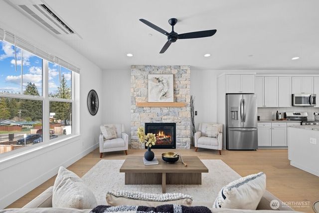 16 160th Place SE, Bothell, WA 98012