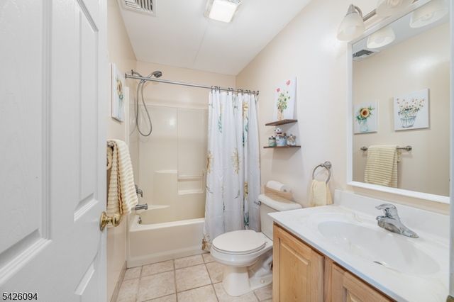 42 Mordaunt Rd, Vernon Twp., NJ 07462