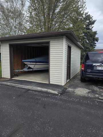 890 BISHOP COURT, Fond Du Lac, WI 54935