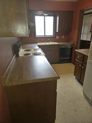 890 BISHOP COURT, Fond Du Lac, WI 54935