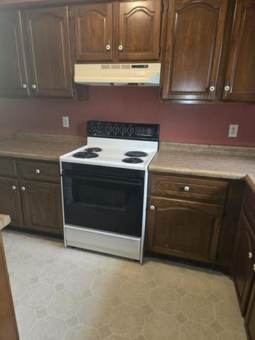 890 BISHOP COURT, Fond Du Lac, WI 54935