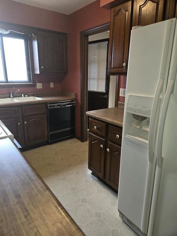 890 BISHOP COURT, Fond Du Lac, WI 54935