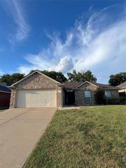3112 Atrium Drive, Grand Prairie, TX 75052