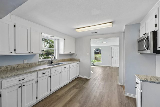 1724 Lloyd Avenue, Fort Worth, TX 76105