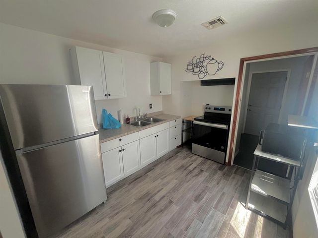 1106 N 11th, Salina, KS 67401