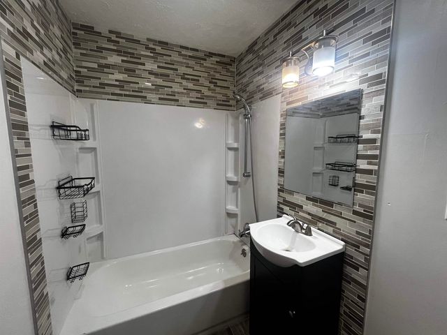1106 N 11th, Salina, KS 67401