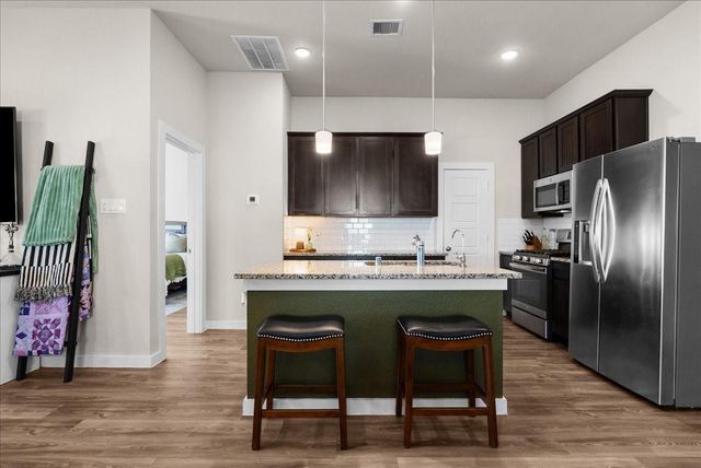 2475 Saddlecreek, Alvin, TX 77511