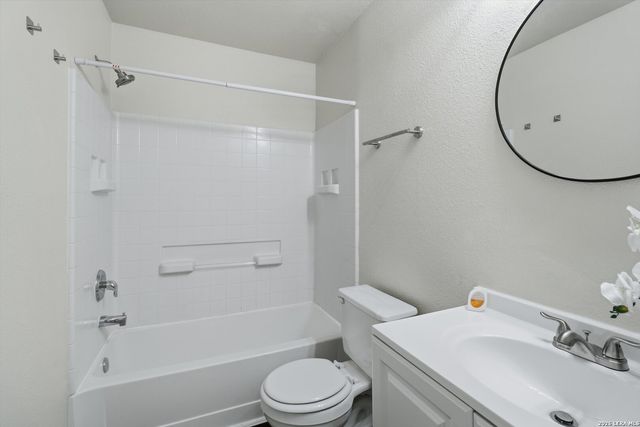 7230 Autumn Wls, Converse, TX 78109