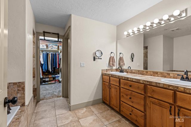 5209 Green Valley Place, Nampa, ID 83686