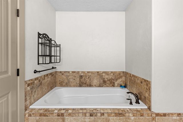 5209 Green Valley Place, Nampa, ID 83686