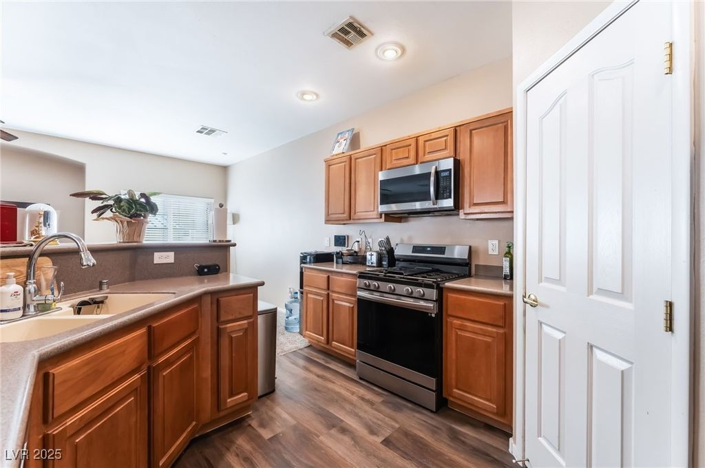 6433 Buck Jones Avenue 103, Las Vegas, NV 89122